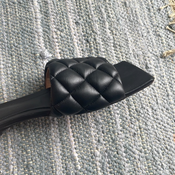 Padded Flat Bottega Sandals - Picture 4 of 6